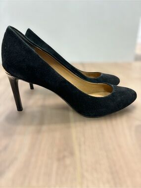 90’s style Calvin Klein Black Suede Pumps Gold Logo Heels Size 6 Classic